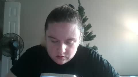 Snapshot of tokerqueen28 chatting on 12.20.25 tokerqueen28 online show from 12.20.25