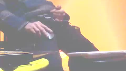 Ymmot   online show from 04.21.26