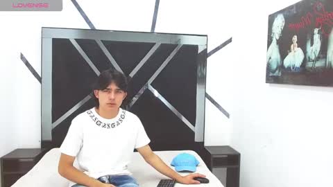 tom_0002 online show from 11.06.25