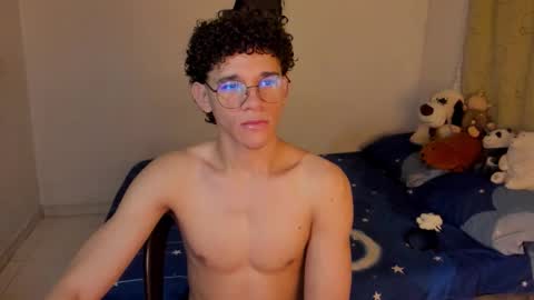 Tom Blue online show from 10.22.25