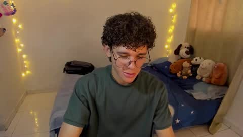 Tom Blue online show from 12.18.25