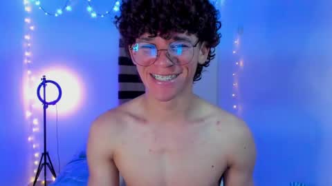 Tom Blue online show from 04.17.26