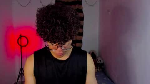 Tom Blue online show from 04.18.26