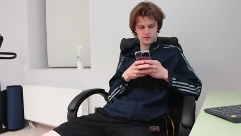 Snapshot of tom_chance chatting on 05.04.26 tom online show from 05.04.26