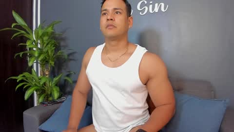 Snapshot of tom_sin_ chatting on 12.16.24 Tom Sin online show from 12.16.24