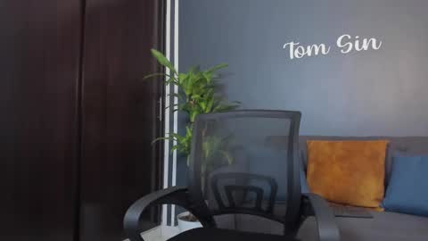 Snapshot of tom_sin_ chatting on 01.11.25 Tom Sin online show from 01.11.25