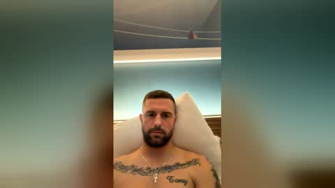 tom_uk1 online show from 03.23.26