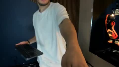 Snapshot of tomas_duque chatting on 06.13.26 TOMAS online show from 06.13.26