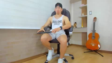 Snapshot of tombardem chatting on 12.14.25 Tom Bardem online show from 12.14.25