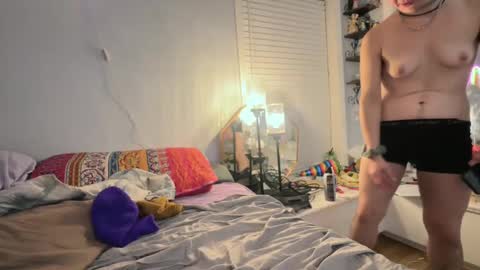 Snapshot of tomboy_titties chatting on 10.11.25 tomboy_titties online show from 10.11.25