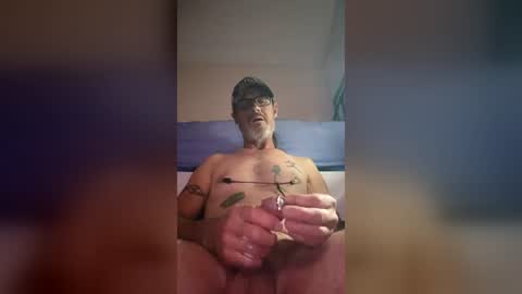 Snapshot of tommgunn25 chatting on 06.12.26 tommgunn25 online show from 06.12.26