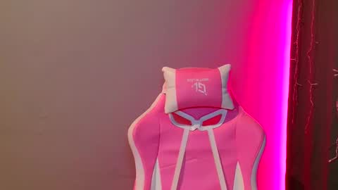 Snapshot of tommioo7 chatting on 02.14.25 Galadriel online show from 02.14.25