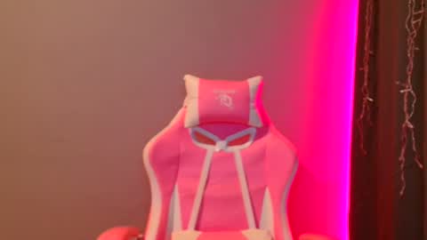 Snapshot of tommioo7 chatting on 02.19.25 Galadriel online show from 02.19.25