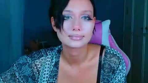 Snapshot of tommioo7 chatting on 09.11.25 Galadriel online show from 09.11.25