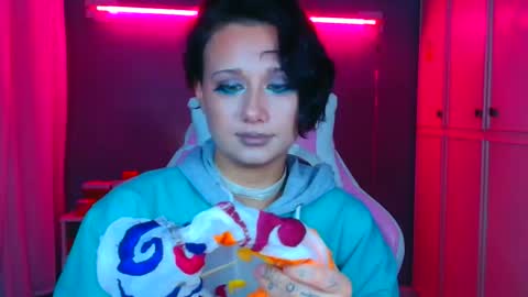 Snapshot of tommioo7 chatting on 11.05.25 Galadriel online show from 11.05.25