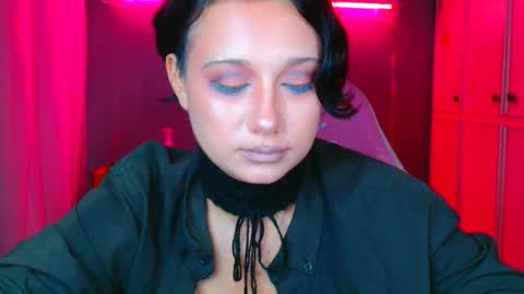 Snapshot of tommioo7 chatting on 11.11.25 Galadriel online show from 11.11.25