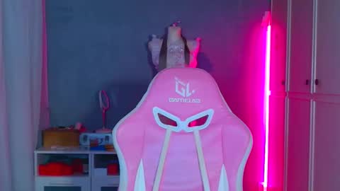 Snapshot of tommioo7 chatting on 11.30.25 Galadriel online show from 11.30.25