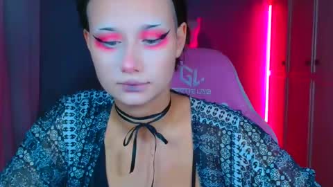 Snapshot of tommioo7 chatting on 12.01.25 Galadriel online show from 12.01.25