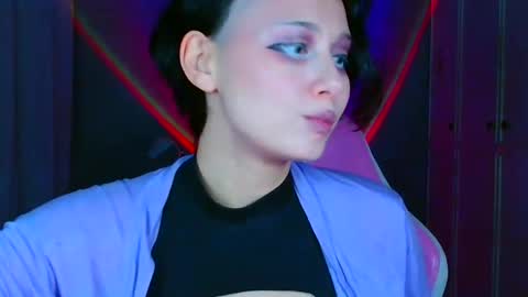 Snapshot of tommioo7 chatting on 12.18.25 Galadriel online show from 12.18.25