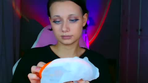 Snapshot of tommioo7 chatting on 12.23.25 Galadriel online show from 12.23.25