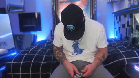 Snapshot of tommy_knuckles chatting on 01.25.25 Tommy online show from 01.25.25