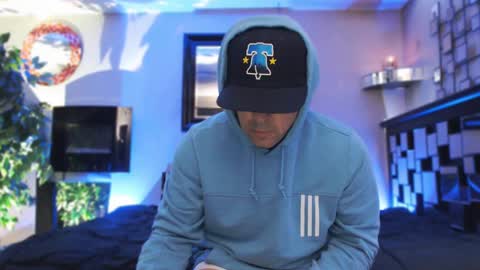 Snapshot of tommy_knuckles chatting on 02.26.25 Tommy online show from 02.26.25