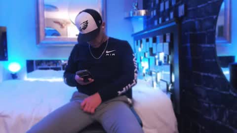 Snapshot of tommy_knuckles chatting on 11.01.25 Tommy online show from 11.01.25