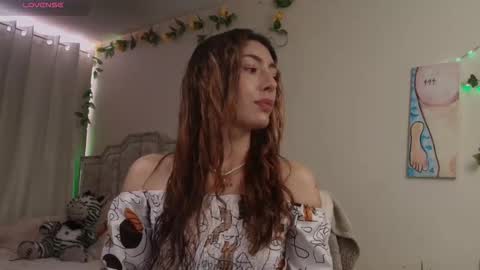 leyla  online show from 11.23.25