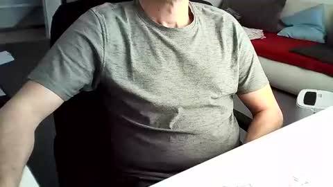 Snapshot of tomtom02029 chatting on 12.16.24 Tom online show from 12.16.24