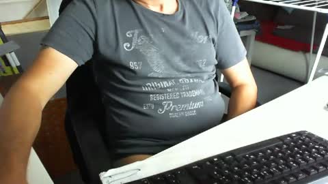 Snapshot of tomtom02029 chatting on 09.27.25 Tom online show from 09.27.25