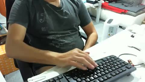 Snapshot of tomtom02029 chatting on 10.05.25 Tom online show from 10.05.25