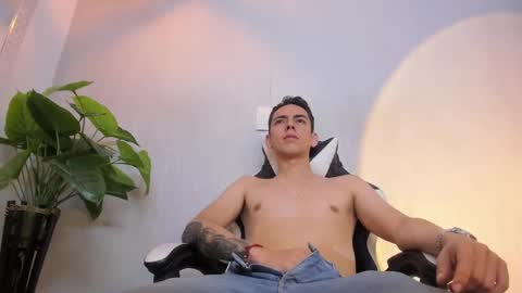 Snapshot of tonny_collins chatting on 11.21.25 tonny_collins online show from 11.21.25