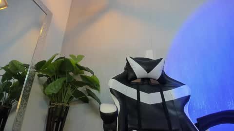 Snapshot of tonny_collins chatting on 11.23.25 tonny_collins online show from 11.23.25