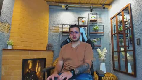 Snapshot of tonny_ferrer chatting on 10.24.25 Tonny  online show from 10.24.25
