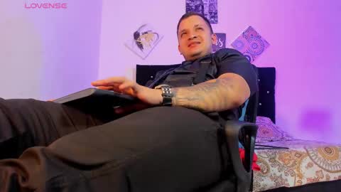 Snapshot of tonny_landri chatting on 10.11.25 Tonny Landri online show from 10.11.25