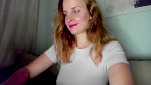 Snapshot of tony_and_alice chatting on 09.21.25 Tony and Alice online show from 09.21.25