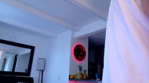 tony muscle1 online show from 10.25.25