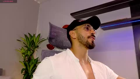 Snapshot of tony_muscle1 chatting on 05.09.26 tony muscle1 online show from 05.09.26