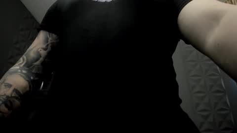 Snapshot of tonywilcoxx chatting on 02.11.25 TonyWilcox online show from 02.11.25