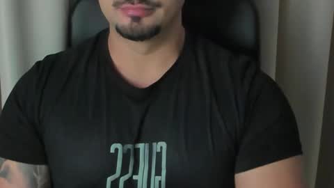 Snapshot of tonywilcoxx chatting on 10.01.25 TonyWilcox online show from 10.01.25