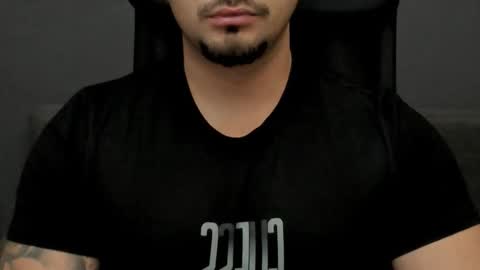 Snapshot of tonywilcoxx chatting on 11.17.25 TonyWilcox online show from 11.17.25