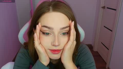 Snapshot of top_twins chatting on 12.08.24 Yara online show from 12.08.24