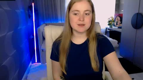 Snapshot of tori_blond chatting on 04.25.26 tori_blond online show from 04.25.26
