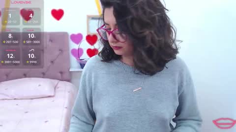 Snapshot of tori_just chatting on 10.01.25 tori_just online show from 10.01.25