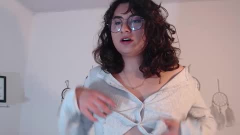 Snapshot of tori_just chatting on 10.20.25 tori_just online show from 10.20.25