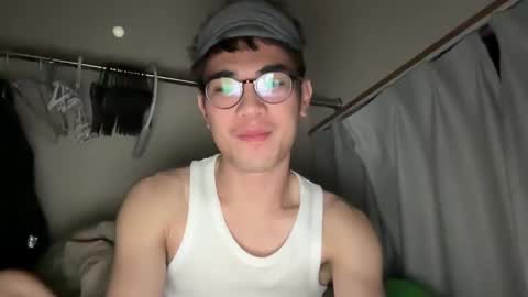 Snapshot of toshikaro0 chatting on 02.04.25 Karo online show from 02.04.25