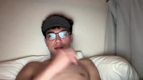 Snapshot of toshikaro0 chatting on 04.26.26 Karo online show from 04.26.26