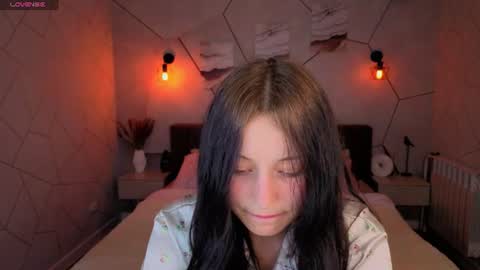 Snapshot of tracey_gill chatting on 06.21.26 tracey_gill online show from 06.21.26