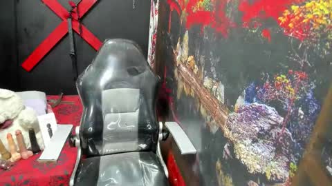 tracy_ks online show from 10.14.25