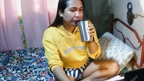 transhottie28 online show from 10.27.25